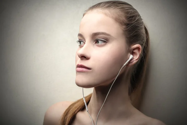 Lyssnande musik — Stockfoto