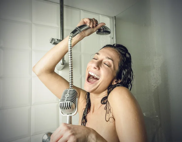 Singen in der Dusche — Stockfoto