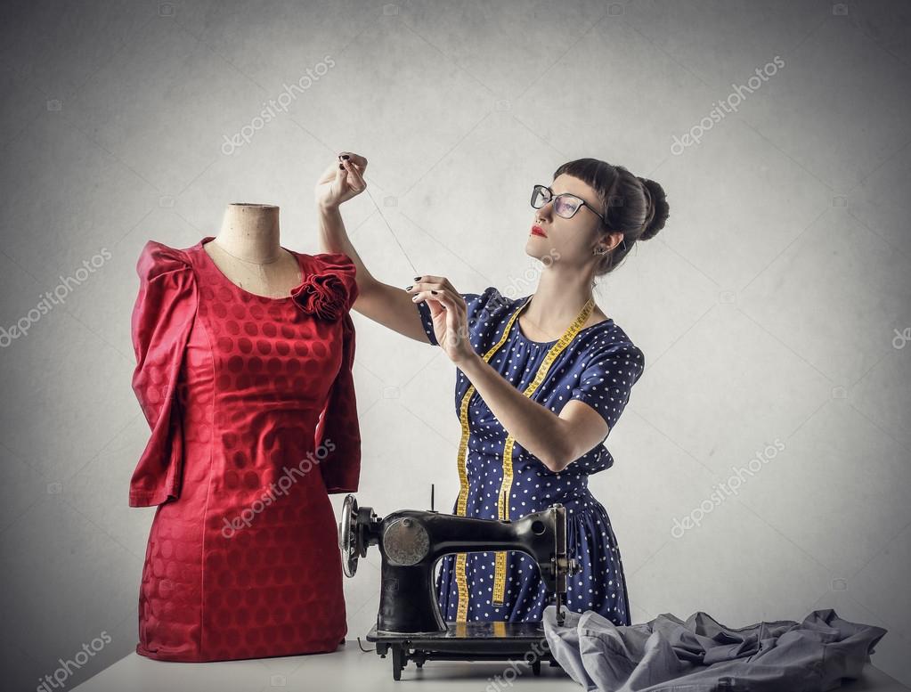 Портниха и клиентка. Джейн эндрюс портниха. Портниха устаревшее. Девушка швея. Портниха устаревшее.