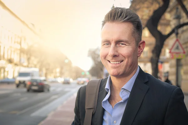 Hombre de negocios sonriente — Foto de Stock