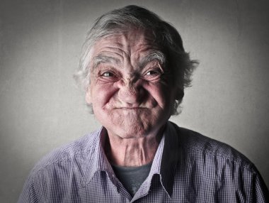 Hayal kırıklığına yaşlı adam