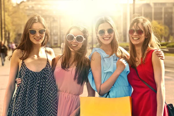 Ragazze sorridenti — Foto Stock