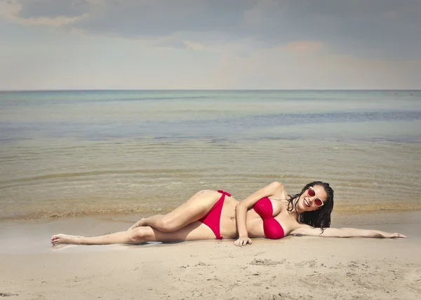 Schoonheid op het strand — Stockfoto