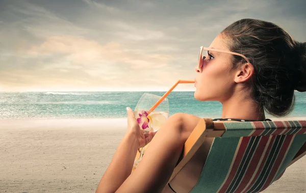 Alla spiaggia — Foto Stock