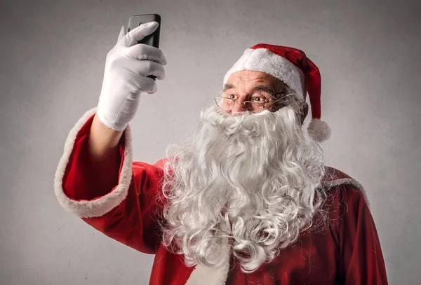 Papai Noel fazendo uma selfie — Fotografia de Stock