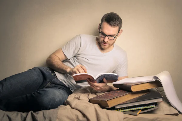 Studente che prepara un esame — Foto Stock