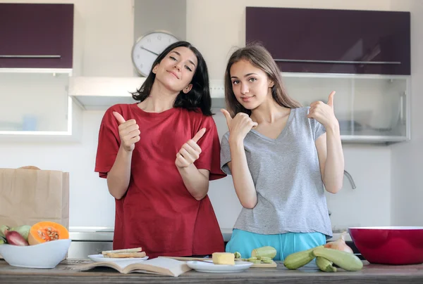 Thumbs up for two young cooks — Stock Photo, Image