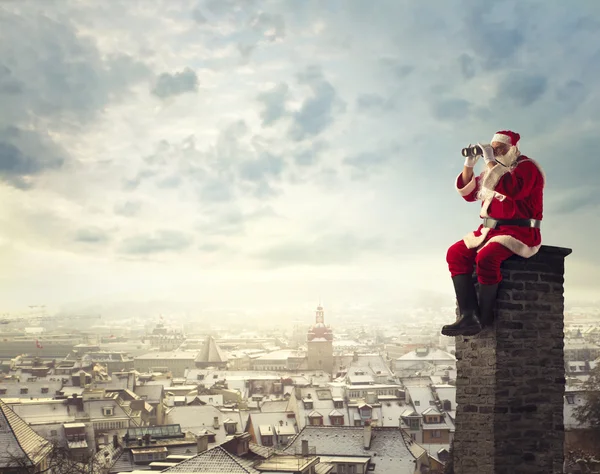 Santa Claus titta i fjärran — Stockfoto