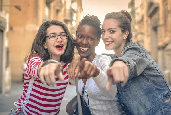 Tre amici sorridenti — Foto Stock