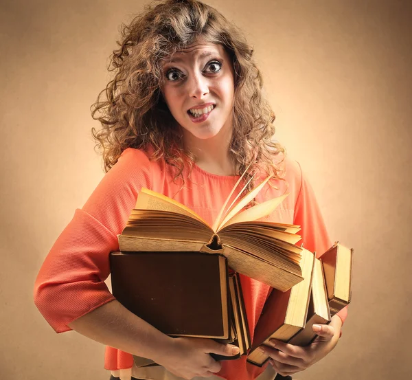 Femme avec des livres — Photo