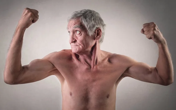 Hombre viejo fuerte —  Fotos de Stock