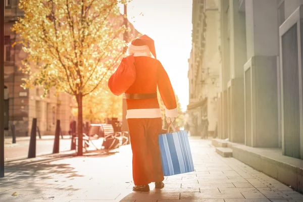 Jultomte med kassar och påsar — Stockfoto