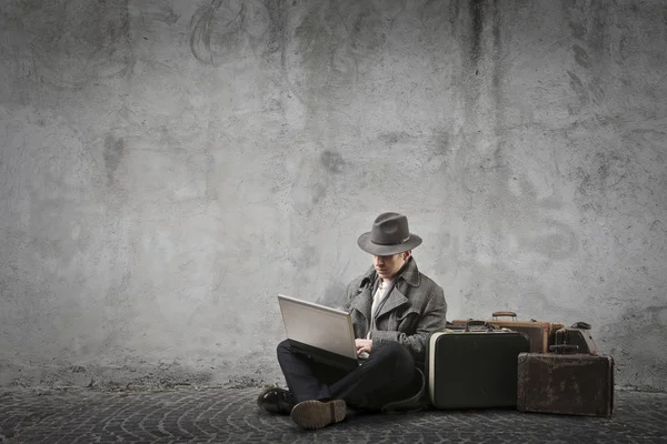 Esperando com computador — Fotografia de Stock