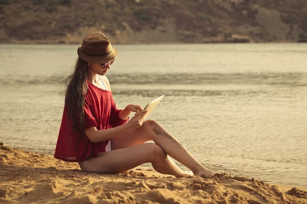 Koelen op het strand — Stockfoto