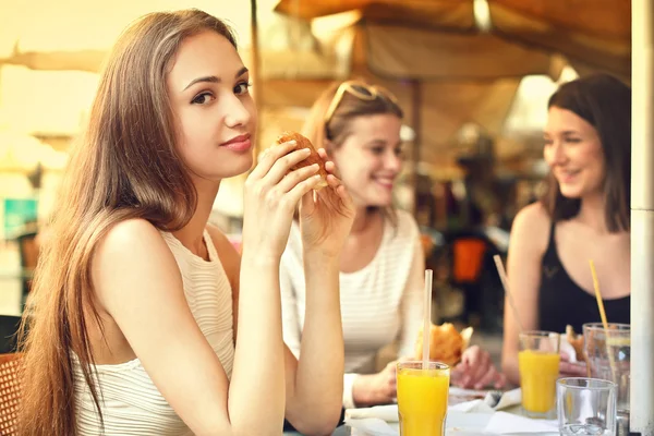 Una comida feliz — Foto de Stock