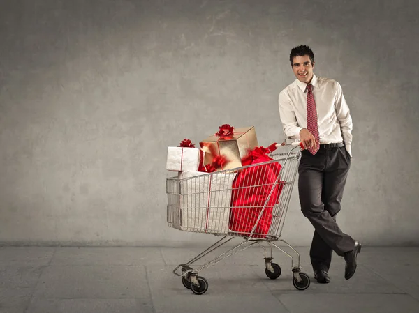 Viele Geschenke kaufen — Stockfoto