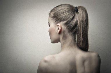 Bir kadının arka yüzü