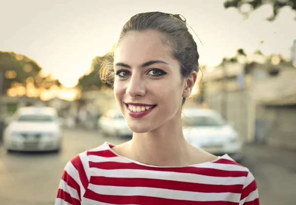 O sorriso de uma bela mulher — Fotografia de Stock