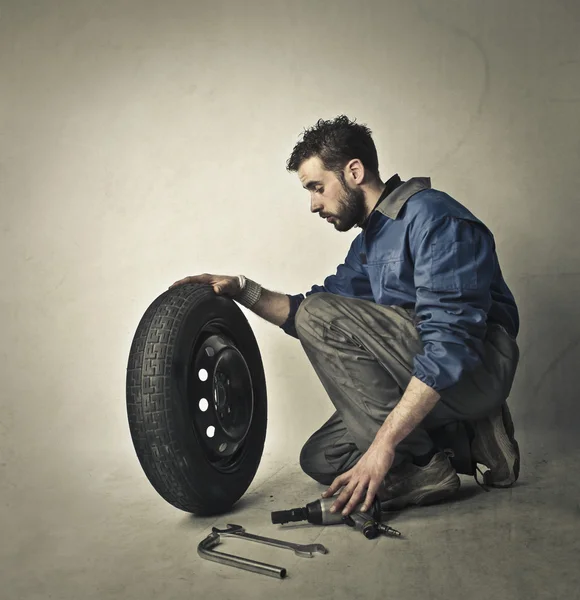 Reparatur des Reifens — Stockfoto