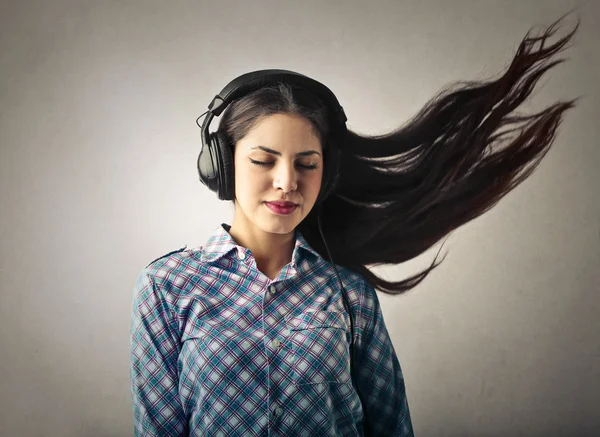 Listening to music — Stock Photo, Image