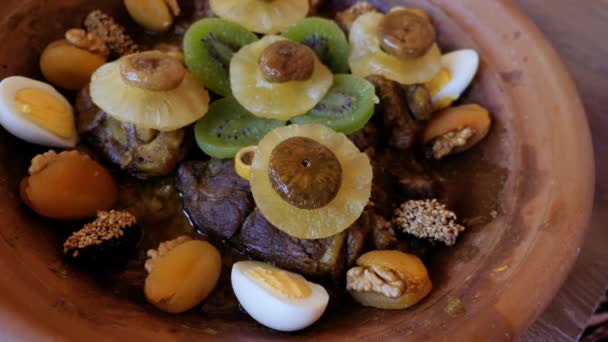 Jedzenie Marokańskiej Jagnięciny Mięso Baraniny Tajine Tagine Chlebem Ręcznie Tradycyjny — Wideo stockowe