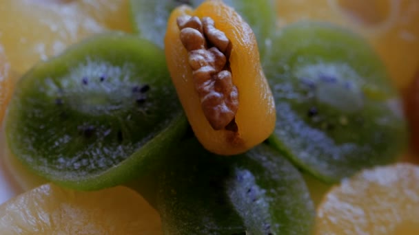 Fruits Secs Caramélisés Doux Abricot Noix Kiwi Ananas Fond Alimentaire — Video