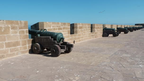 加农炮位于卡斯巴的斯卡拉 埃索维拉的历史地标 摩洛哥旅游目的地 — 图库视频影像