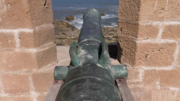 Cannon Scala Kasbah Pointing Atlantic Ocean Historical Landmark Essaouira Morocco — Stock video