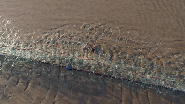 Red Pesca Industrial Vacía Pone Arena Playa — Vídeos de Stock