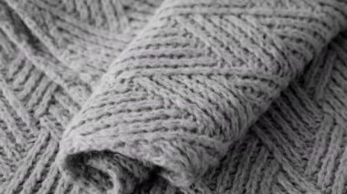 Geometrik modern tasarımı olan el yapımı gri yün şal. Soyut arkaplan deseni.