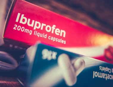 Parasetamol ve Ibuprofen kutuları