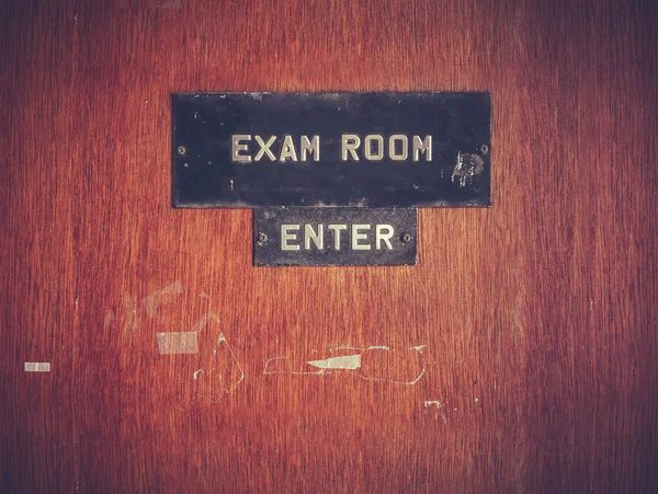 Retro Grunge Exam Room Door — Stock Photo, Image