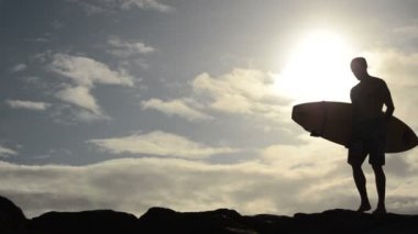 İki Hawaiian sörfçü