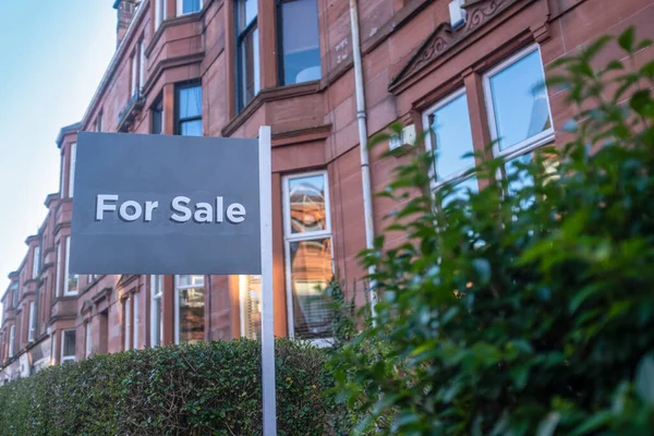 Sinal Venda Fora Apartamento Tradicional Arenito Vermelho Apartamento Glasgow — Fotografia de Stock