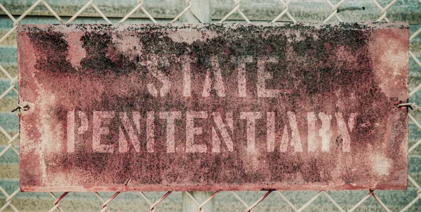 Retro Rusty Prison Sign — Stock Photo, Image