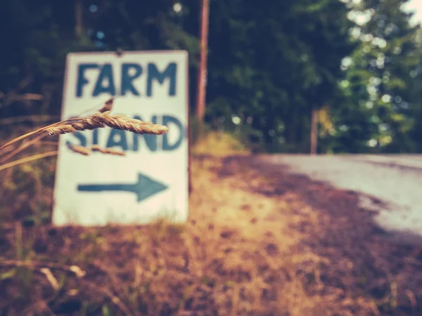 Farma stojí znamení — Stock fotografie