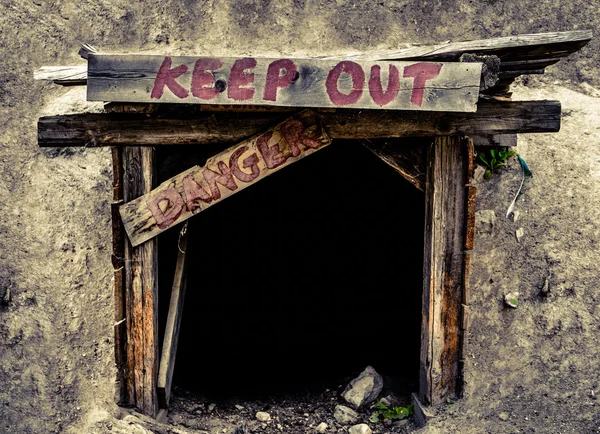 Dangerous Mine Entrance — Stock Photo, Image