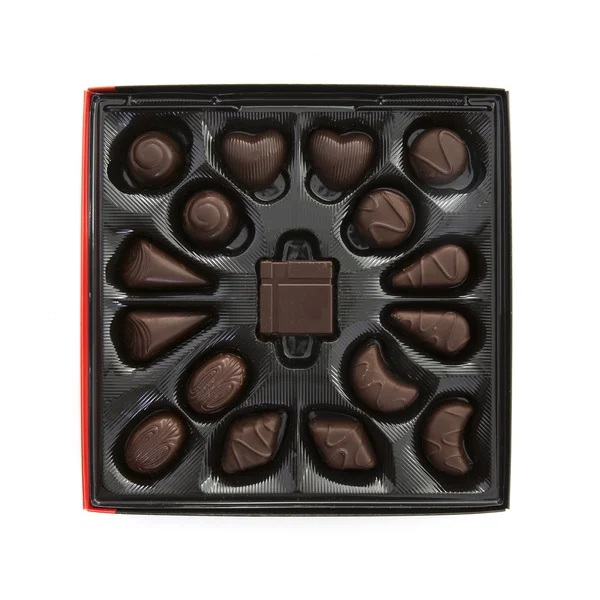 Cioccolatini neri magici scuri su sfondo bianco — Foto Stock