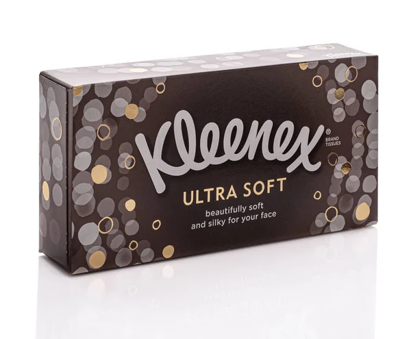 Swindon Февраля 2021 Пакет Салфеток Kleenex Ultra Soft Tissues Красиво — стоковое фото