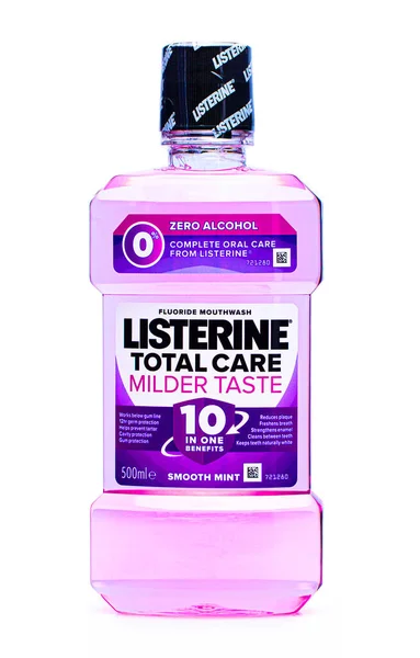 Swindon Storbritannien April 2021 Flaska Listerine Total Care Milder Taste — Stockfoto