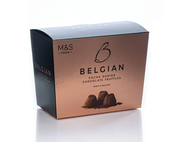 Swindon May 2021 Marks Spencers Belgian Cocoa Dusted Chocolate Truffles —  Fotos de Stock