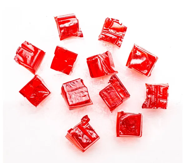 Cuburi Jeleu Roșu Căpșuni Fundal Alb — Fotografie, imagine de stoc