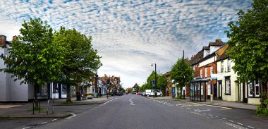 Royal Wootton Bassett anayolu, sabahın erken saatlerinde.