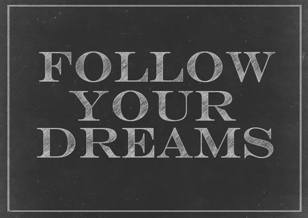 Desenho de giz - Siga seus sonhos escritos à mão em um quadro negro — Fotografia de Stock