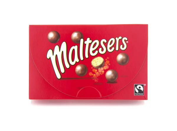 Caja de Maltesers sobre fondo blanco — Foto de Stock