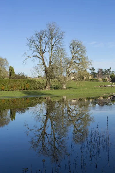 Donmuş su dolu çayır Quenington Gloucestershire'deki/daki oteller — Stok fotoğraf