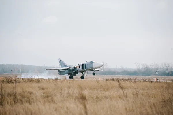 Su-24 sovjetiska och ryska taktiska bombplanen — Stockfoto