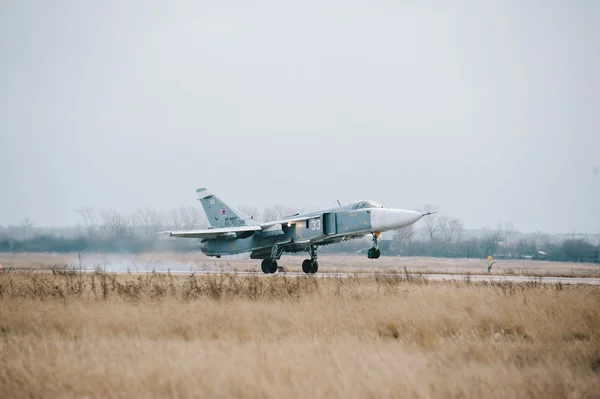 Su-24 sovjetiska och ryska taktiska bombplanen — Stockfoto