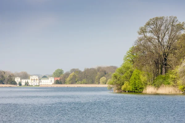 Hranicni Palace, Hlohovecky pond — Stock Photo, Image