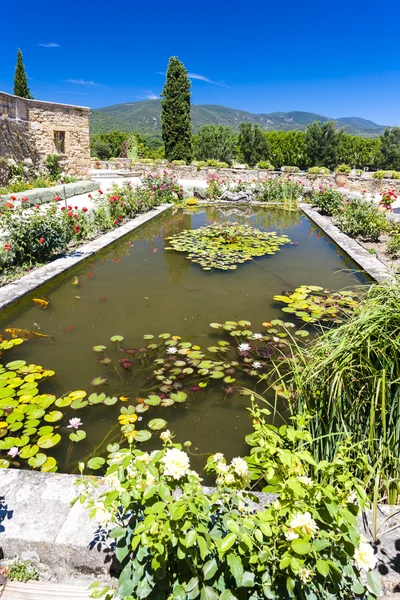 Jardin de palais à Lourmarin, Provence — Photo